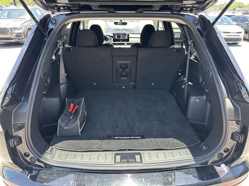 Used 2025 Mitsubishi Outlander ES FWD image 22
