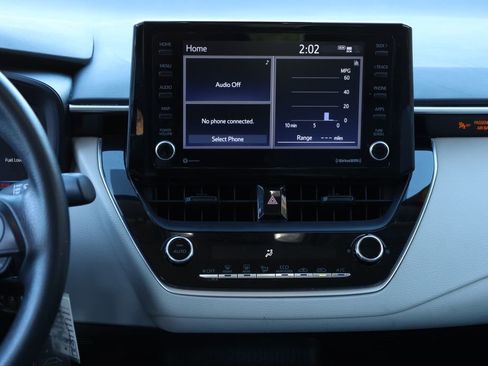 Used 2022 Toyota Corolla LE image 11