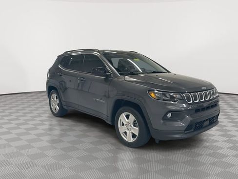 Used 2022 Jeep Compass Latitude image 12
