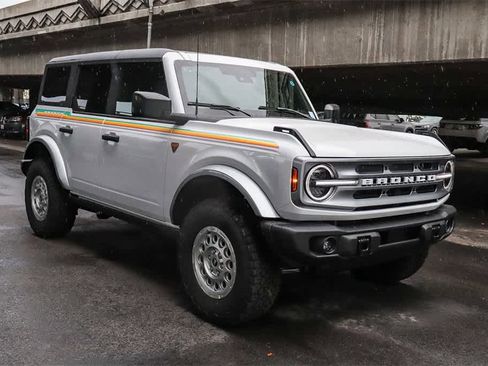 New 2025 Ford Bronco Badlands image 3
