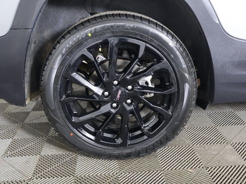 Used 2024 GMC Terrain SLE w/ Elevation Edition image 20