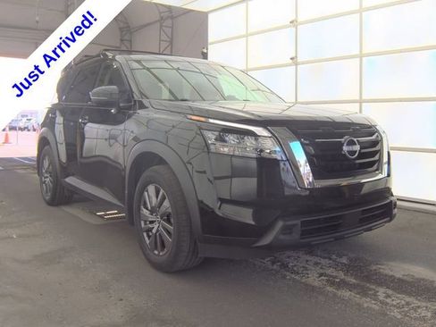 Used 2022 Nissan Pathfinder SV AWD/4WD image 2