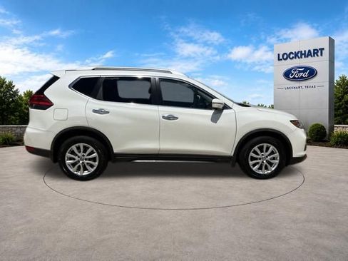 Used 2017 Nissan Rogue SV w/ SV Premium Package FWD image 8