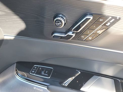 Used 2025 Cadillac Lyriq Luxury image 50