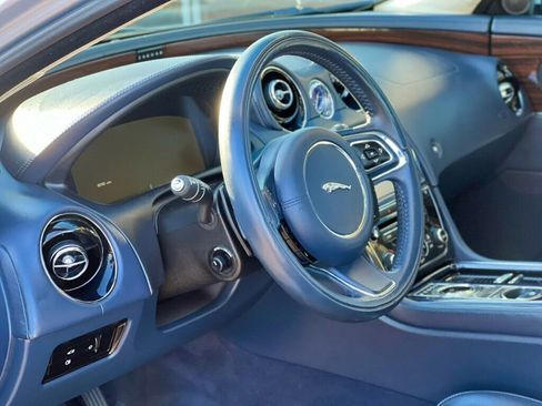 Used 2011 Jaguar XJ L image 15