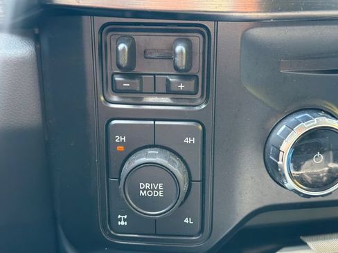 Used 2024 Ford F250 Lariat w/ Lariat Ultimate Package AWD/4WD image 30