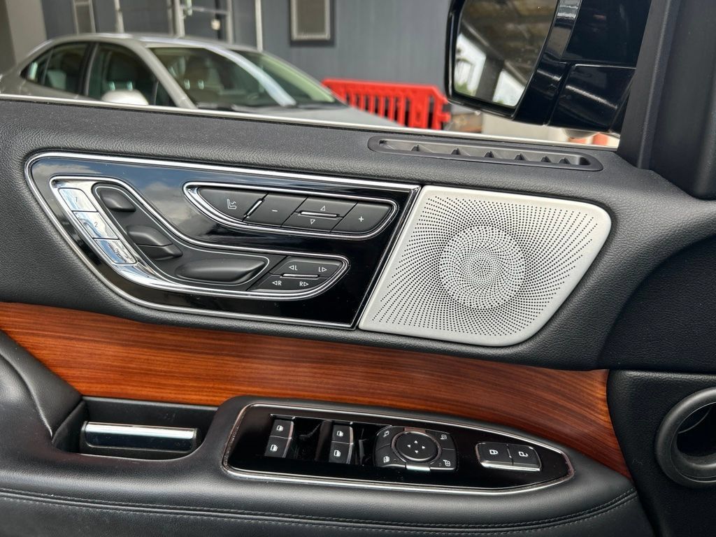 Used 2019 Lincoln Navigator Reserve AWD/4WD image 14