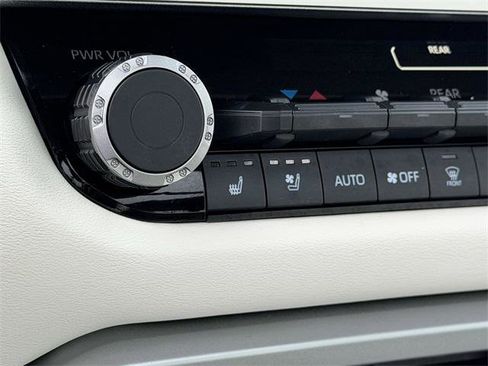 Certified 2024 Toyota Sequoia Capstone image 19