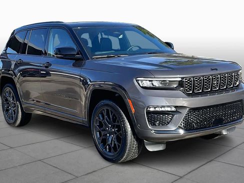 New 2025 Jeep Grand Cherokee Summit image 2