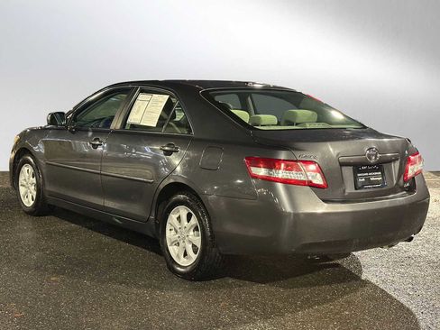 Used 2011 Toyota Camry LE image 5