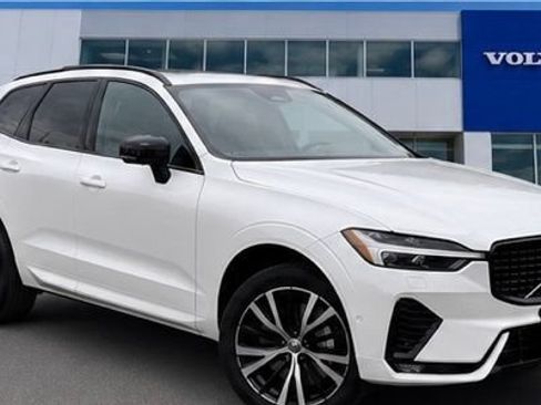 Used 2024 Volvo XC60 B5 Plus w/ Protection Package Premier AWD/4WD image 3