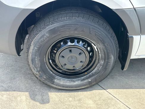 Used 2025 Mercedes-Benz Sprinter 2500 image 17