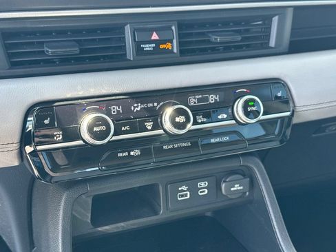 Used 2025 Honda Pilot Touring image 21