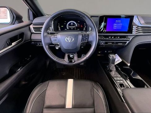 Used 2025 Toyota Camry SE FWD image 8