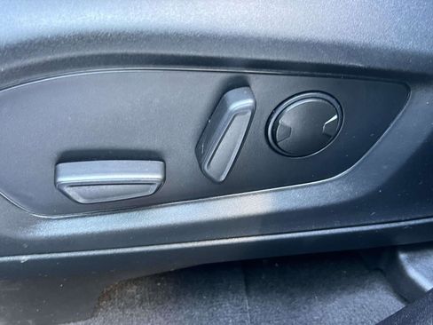 Used 2022 Ford Explorer XLT w/ Equipment Group 202A image 27