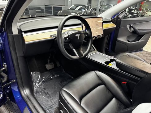 Used 2022 Tesla Model Y Long Range image 33