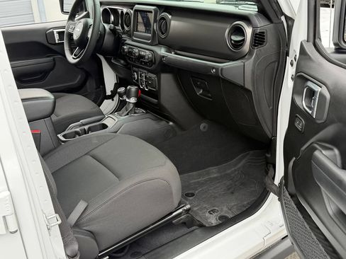 Used 2023 Jeep Gladiator Sport AWD/4WD image 23