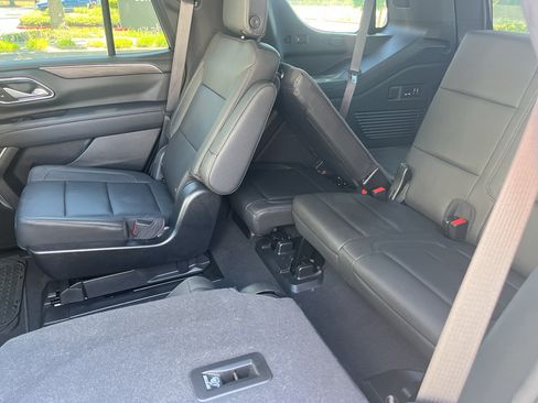 Used 2022 Chevrolet Tahoe Z71 w/ Luxury Package AWD/4WD image 32