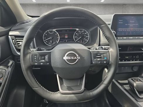 Used 2025 Nissan Rogue SV FWD image 21