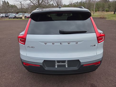 Used 2021 Volvo XC40 T5 R-Design w/ Climate Package image 4