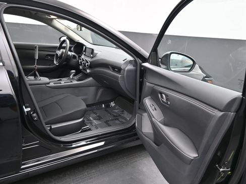 Certified 2025 Nissan Sentra S FWD image 9