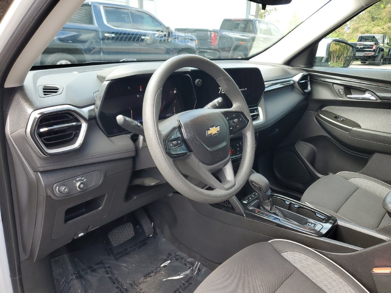 Used 2025 Chevrolet TrailBlazer LT AWD/4WD image 18