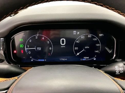 Used 2025 Jeep Grand Wagoneer L Series III w/ Rear-Seat Entertainment Group AWD/4WD image 28