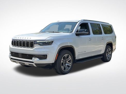 Used 2024 Jeep Wagoneer L Series II w/ Flexible Seating Group RWD image 2