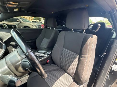 Used 2022 Dodge Challenger SXT w/ Driver Convenience Group RWD image 13