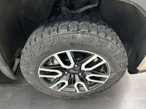 Certified 2022 GMC Sierra 1500 AT4 w/ AT4 Premium Package image 8