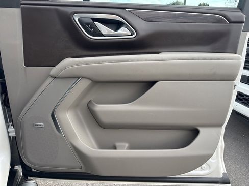 Used 2021 Chevrolet Tahoe Z71 w/ Rear Media and Nav Package image 33