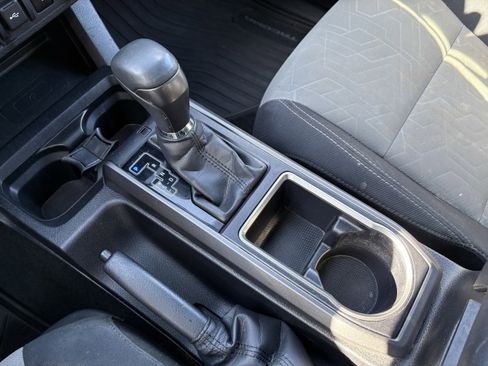 Used 2022 Toyota Tacoma TRD Off-Road AWD/4WD image 20