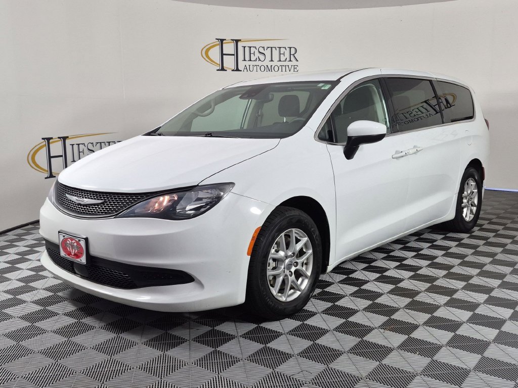 Used 2023 Chrysler Voyager LX FWD image 9
