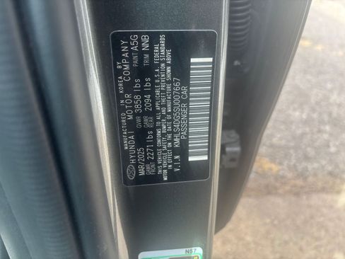 Used 2025 Hyundai Elantra SEL image 31