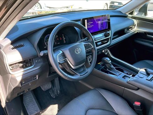Certified 2025 Toyota Grand Highlander XLE image 16