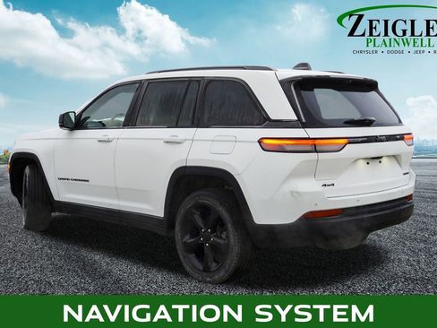 Used 2023 Jeep Grand Cherokee Limited w/ Luxury Tech Group II image 2