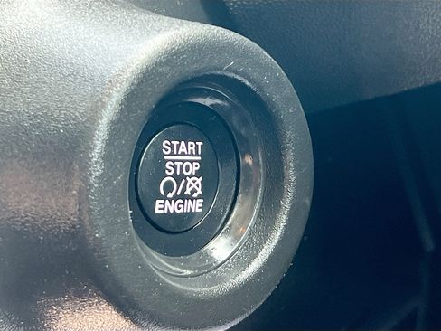 Used 2025 RAM ProMaster 2500 w/ Convenience Group image 24