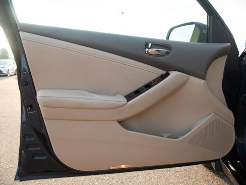 Used 2011 Nissan Altima 2.5 SL w/ 2.5SL Pkg FWD image 18