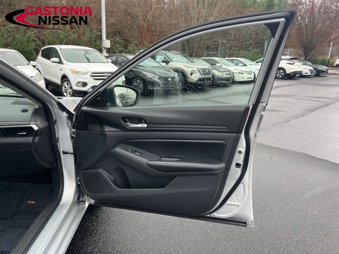 Used 2024 Nissan Altima 2.5 SV image 27