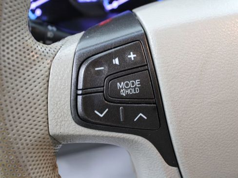 Used 2013 Toyota Sienna XLE image 26