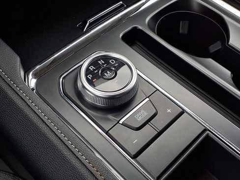 Used 2022 Ford Expedition XLT image 18