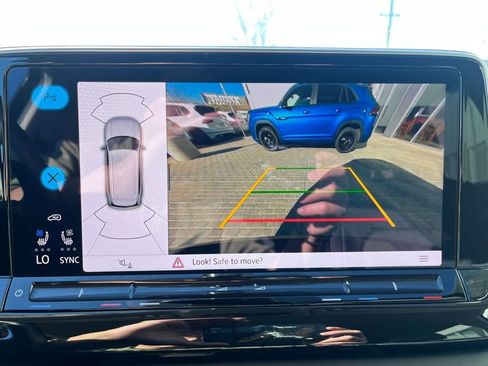 Certified 2025 Volkswagen Atlas SE image 22