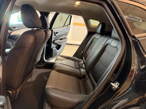Used 2025 Chevrolet Trax LT w/ LT Convenience Package FWD image 24