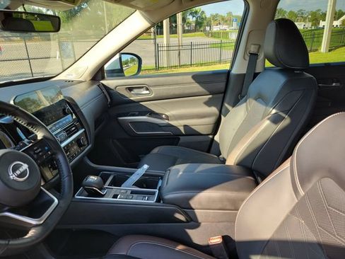 Used 2024 Nissan Pathfinder Platinum w/ Cargo Package FWD image 19