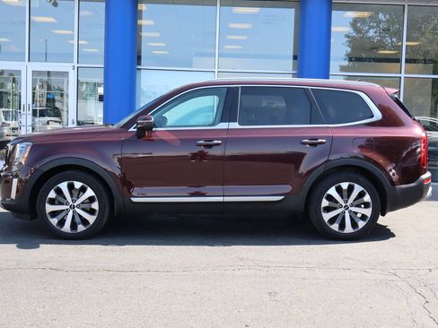 Used 2022 Kia Telluride S AWD/4WD image 2