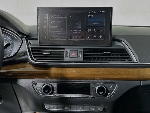 Used 2024 Audi Q5 e Premium Plus w/ Premium Plus Package image 13