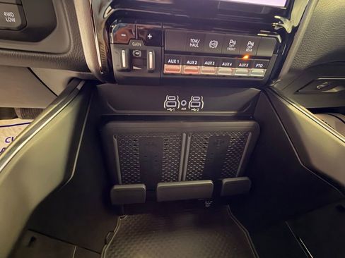 New 2026 RAM 3500 Tradesman AWD/4WD image 27