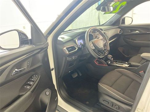 Used 2023 Chevrolet TrailBlazer RS w/ Sun and Liftgate Package image 27