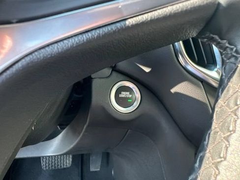 Used 2024 Chevrolet Equinox LT FWD image 28