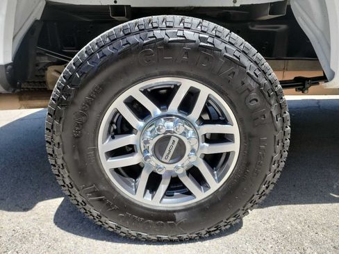 Used 2019 Ford F250 Lariat w/ Lariat Value Package AWD/4WD image 13